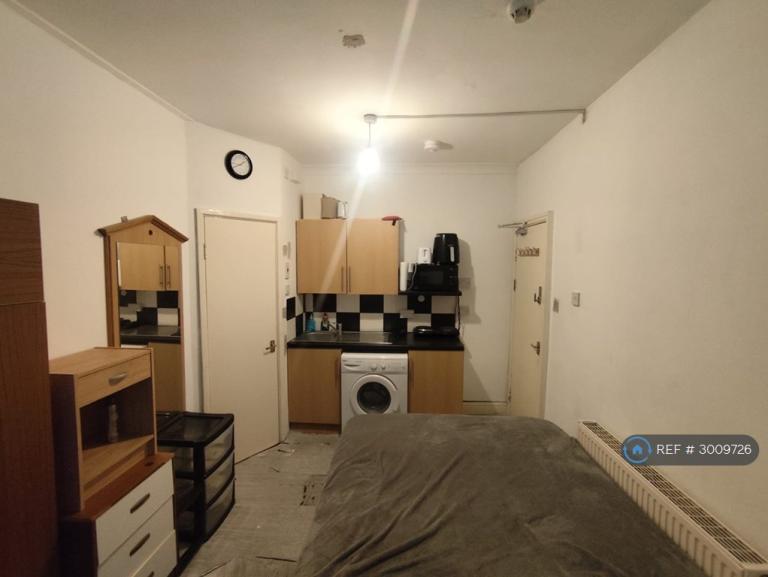 Room Wesley Street in Wakefield