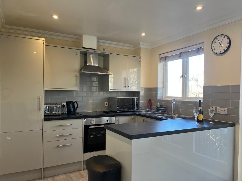 Room Russell Way in Crawley