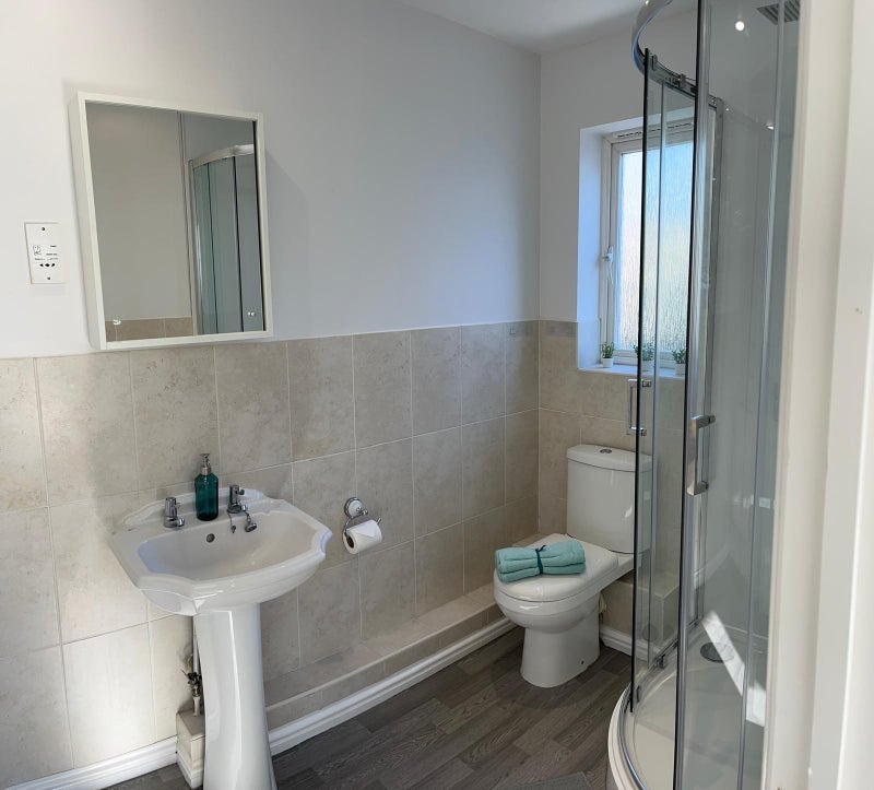 Room Russell Way in Crawley