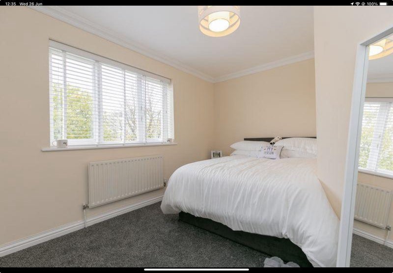 Room Russell Way in Crawley