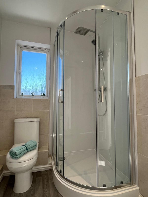 Room Russell Way in Crawley