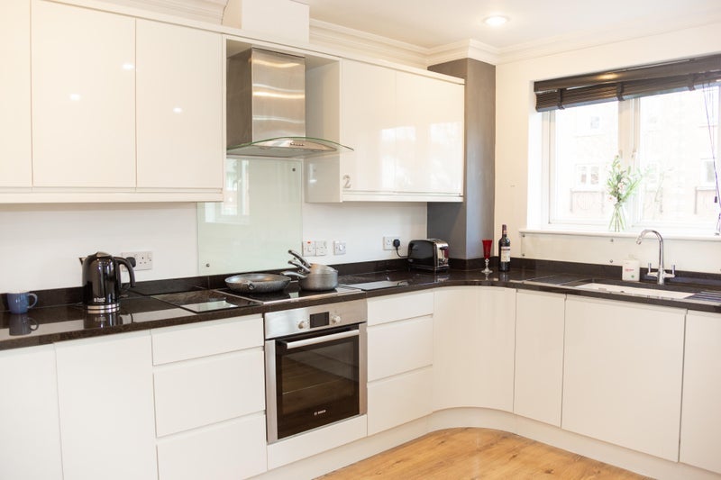 Room Russell Way in Crawley