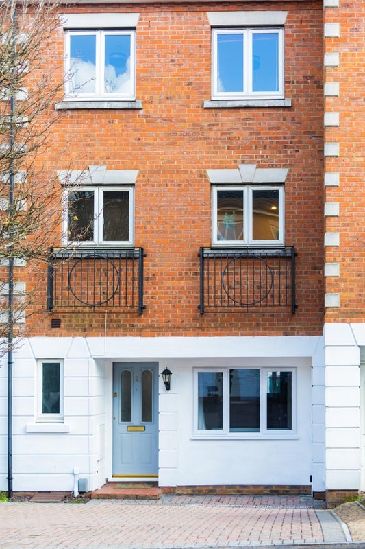 Room Russell Way in Crawley