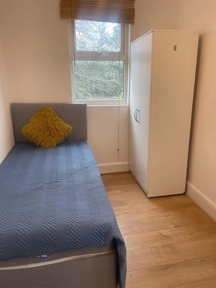 Room Nelson Road in Greater London