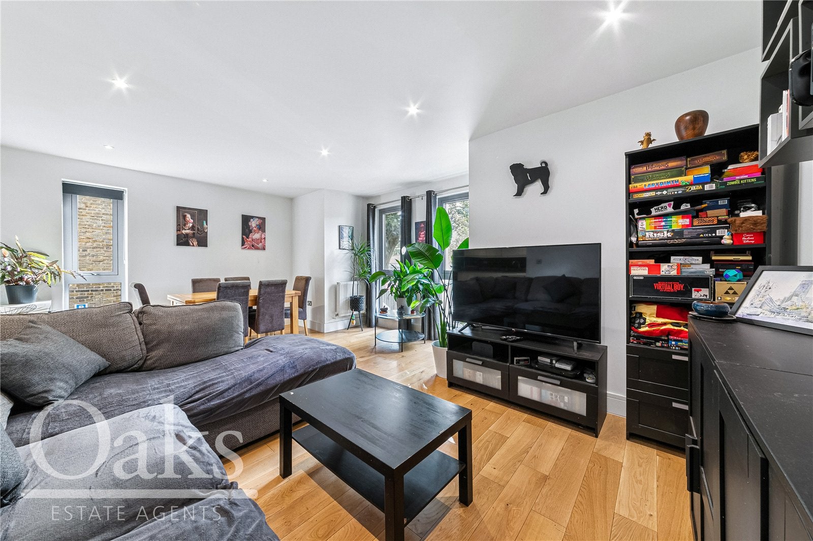 Flat Dagnall Park in Greater London