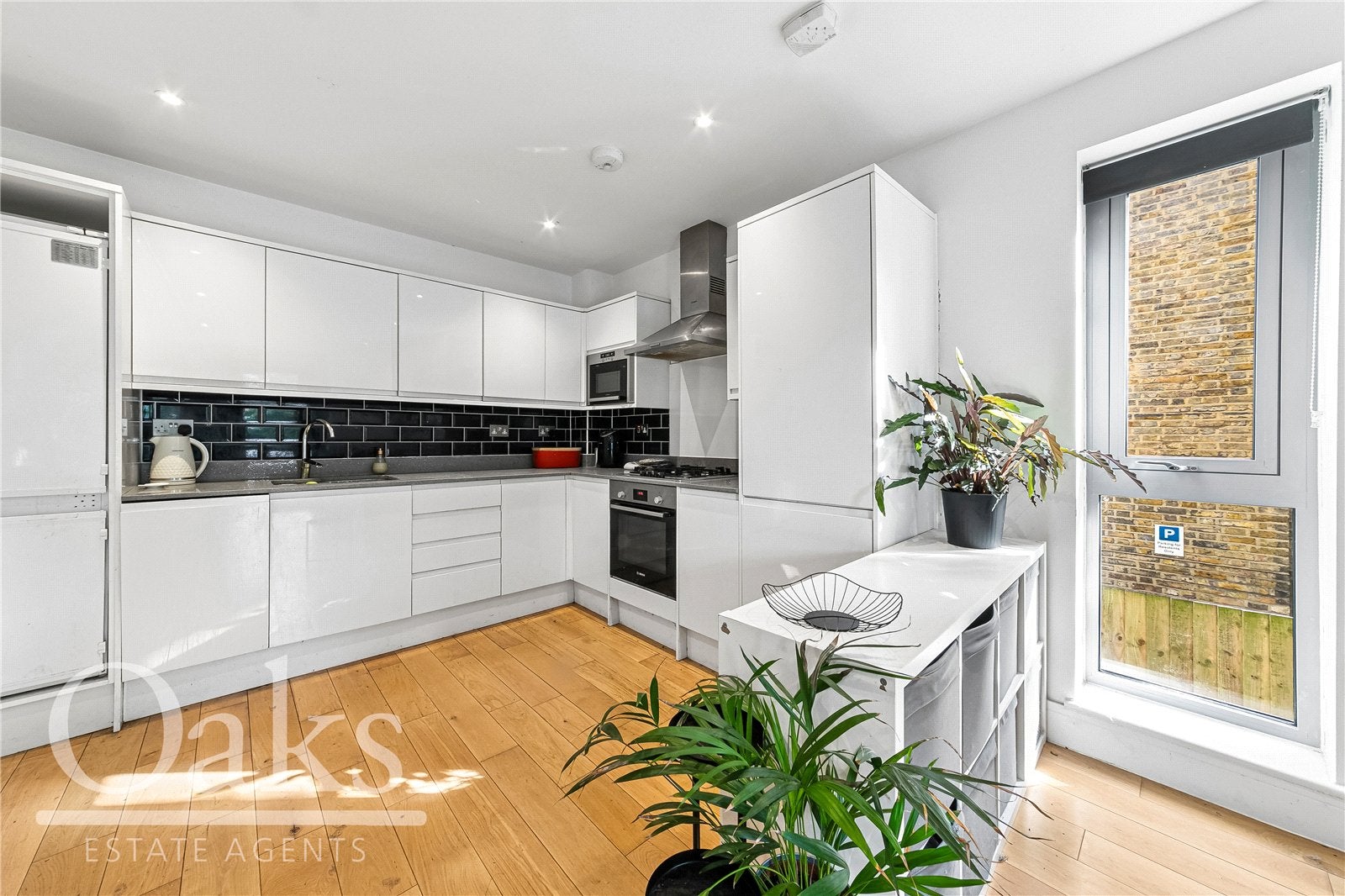 Flat Dagnall Park in Greater London