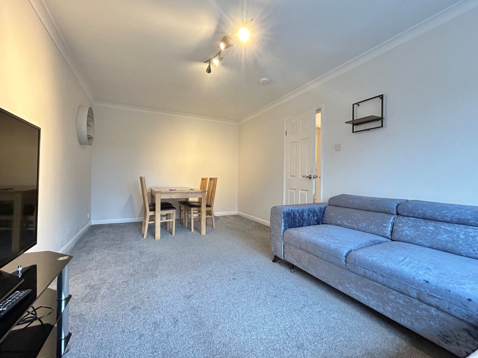 Flat Arncliffe Road in Leeds