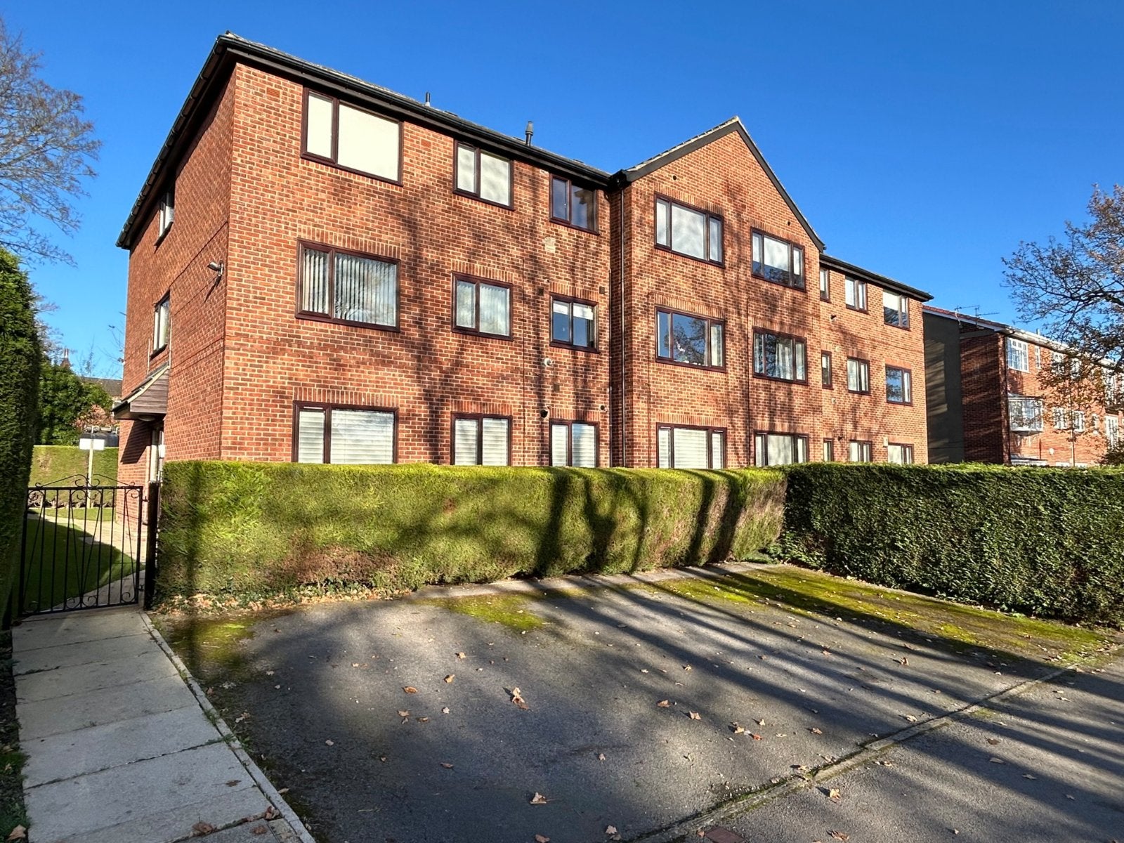 Flat Arncliffe Road in Leeds
