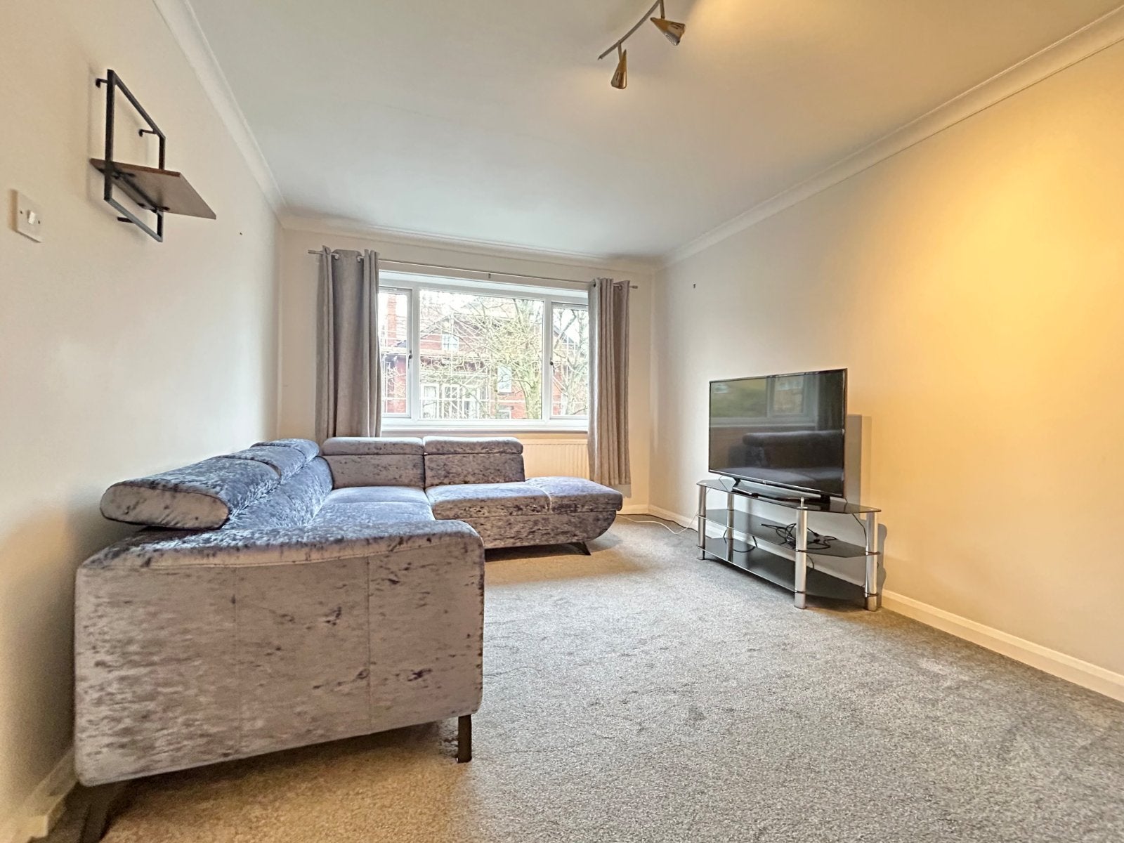 Flat Arncliffe Road in Leeds
