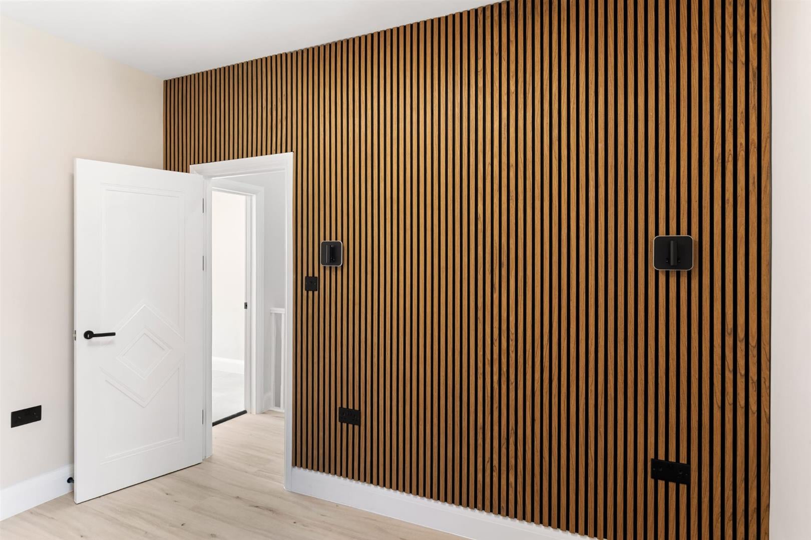 Flat Cranbrook Road in Greater London