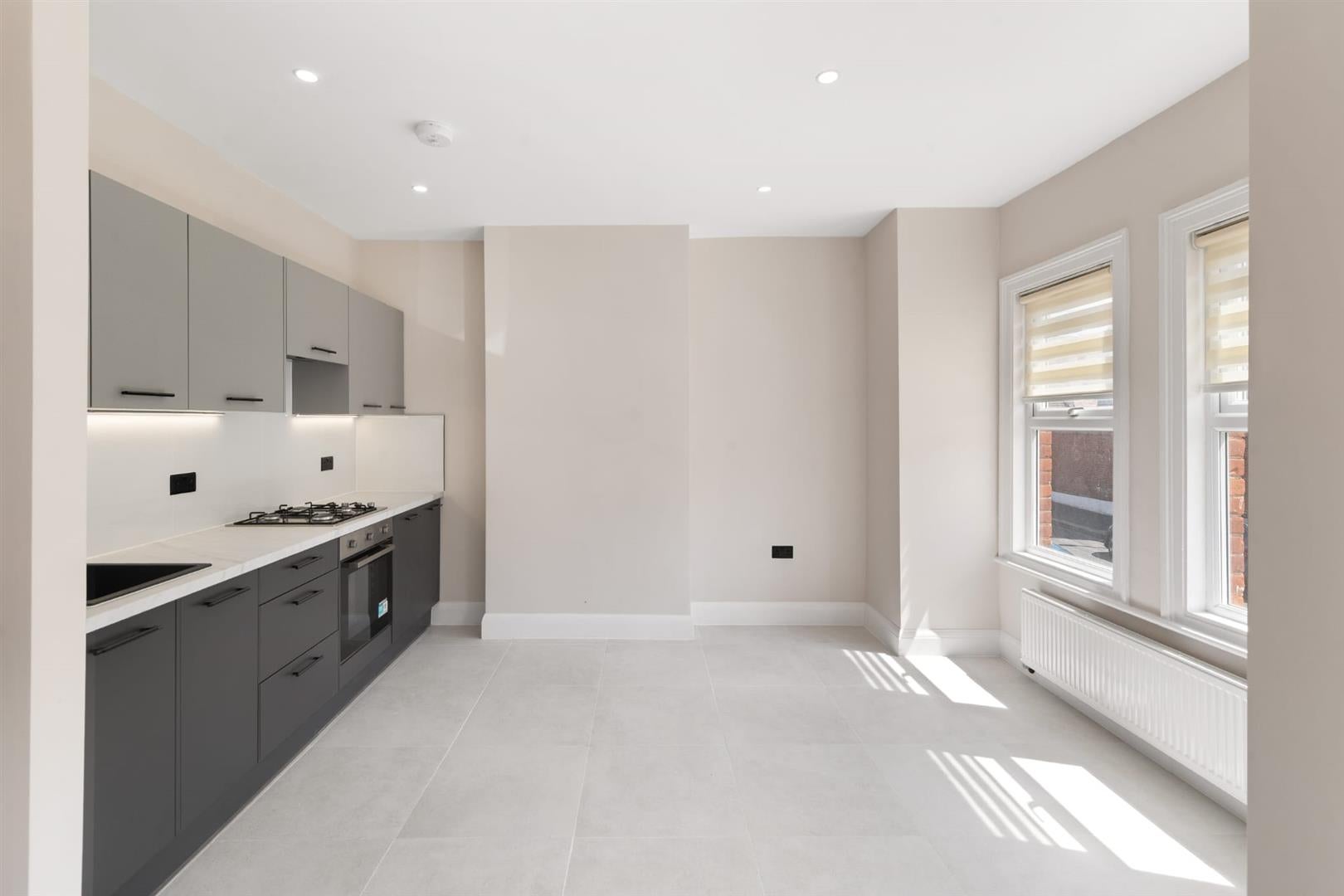Flat Cranbrook Road in Greater London