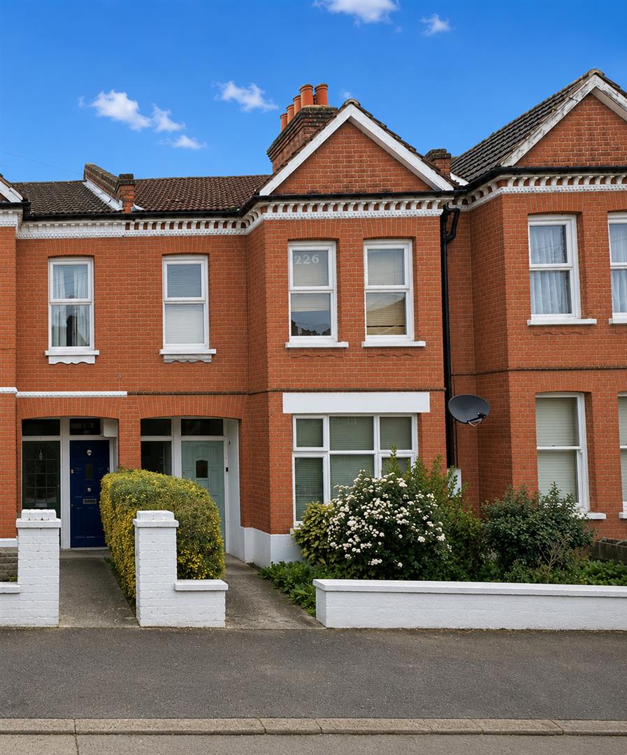 Flat Cranbrook Road in Greater London