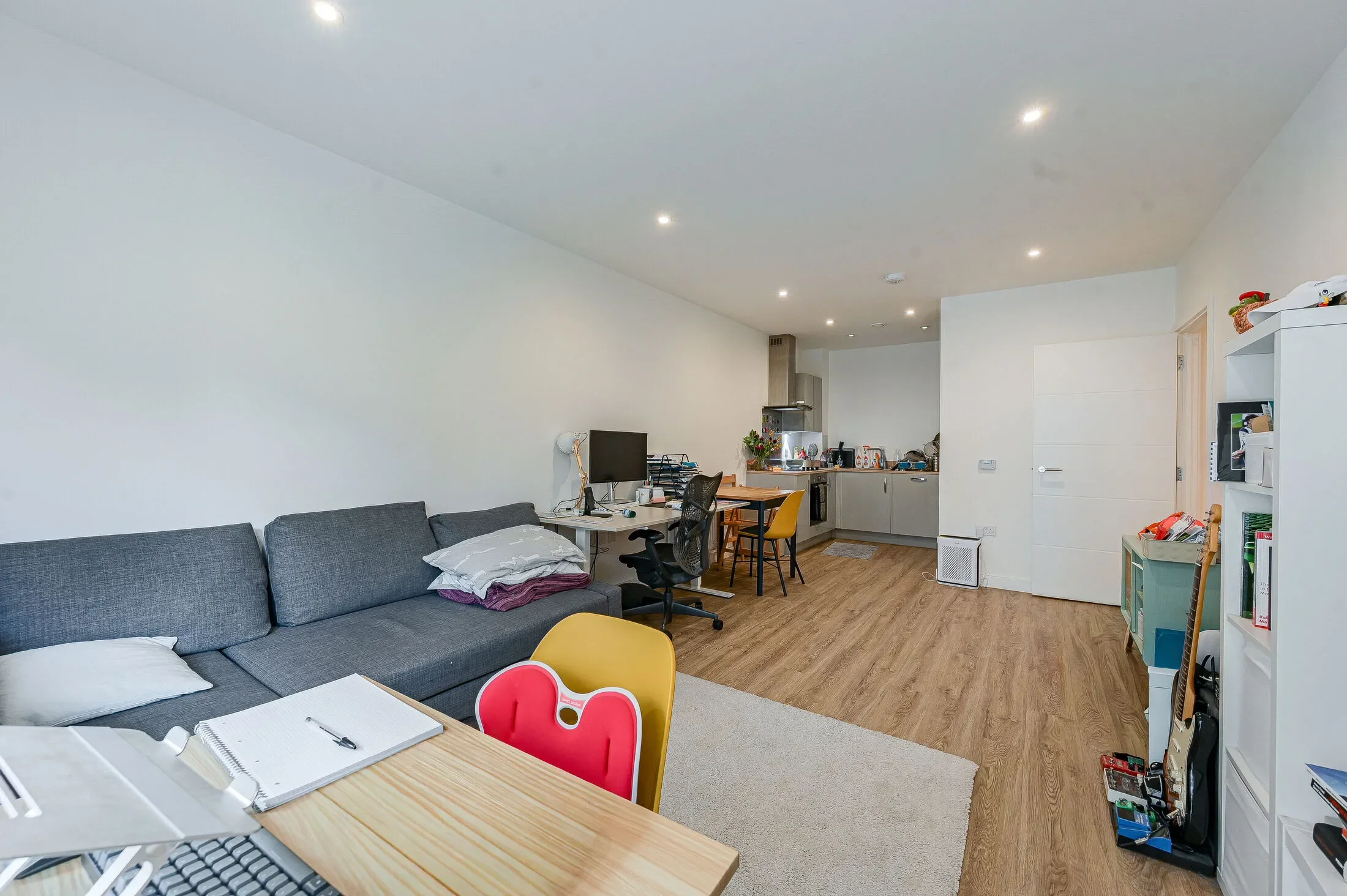Flat Hickman Walk in Greater London
