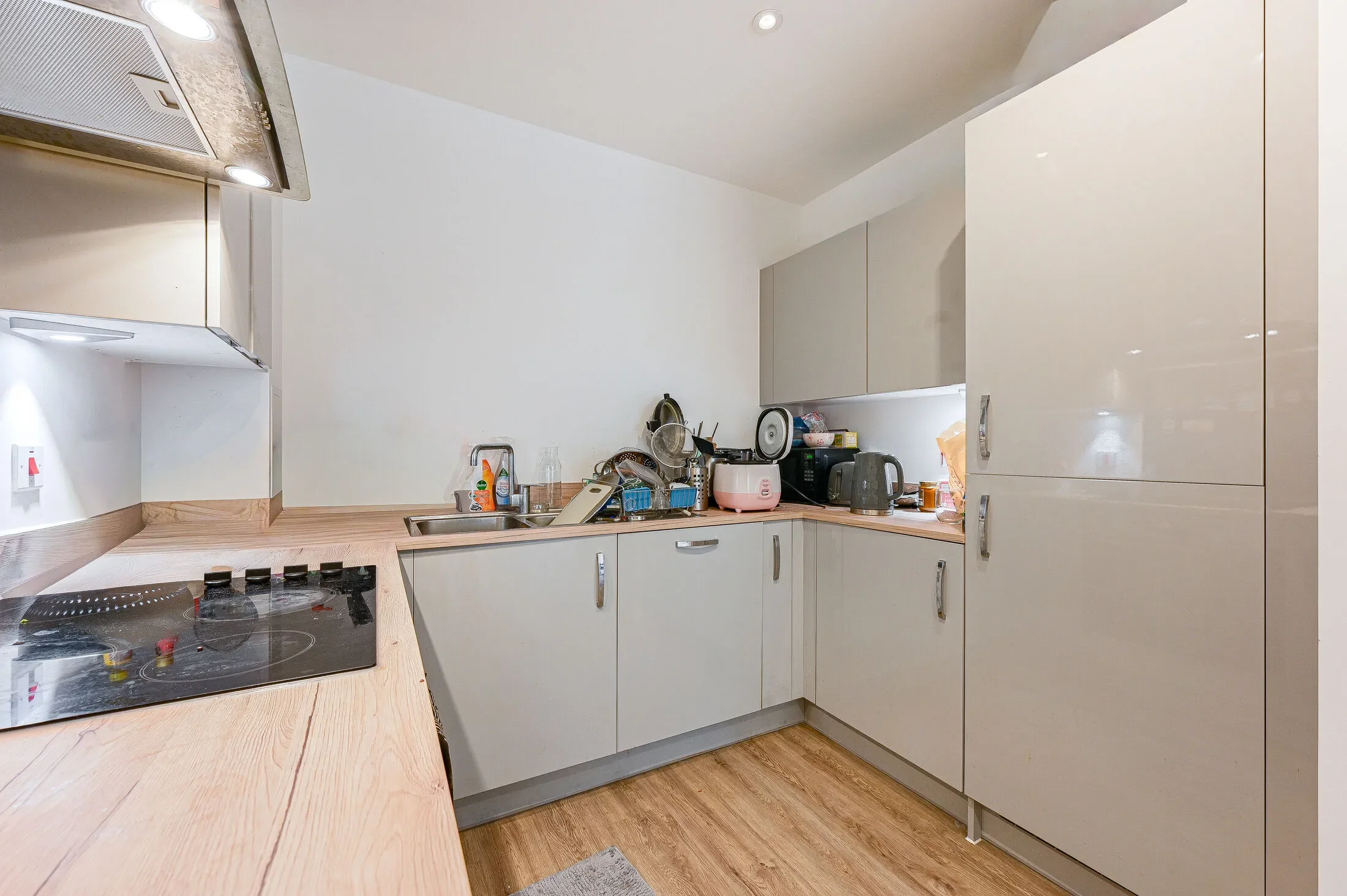 Flat Hickman Walk in Greater London