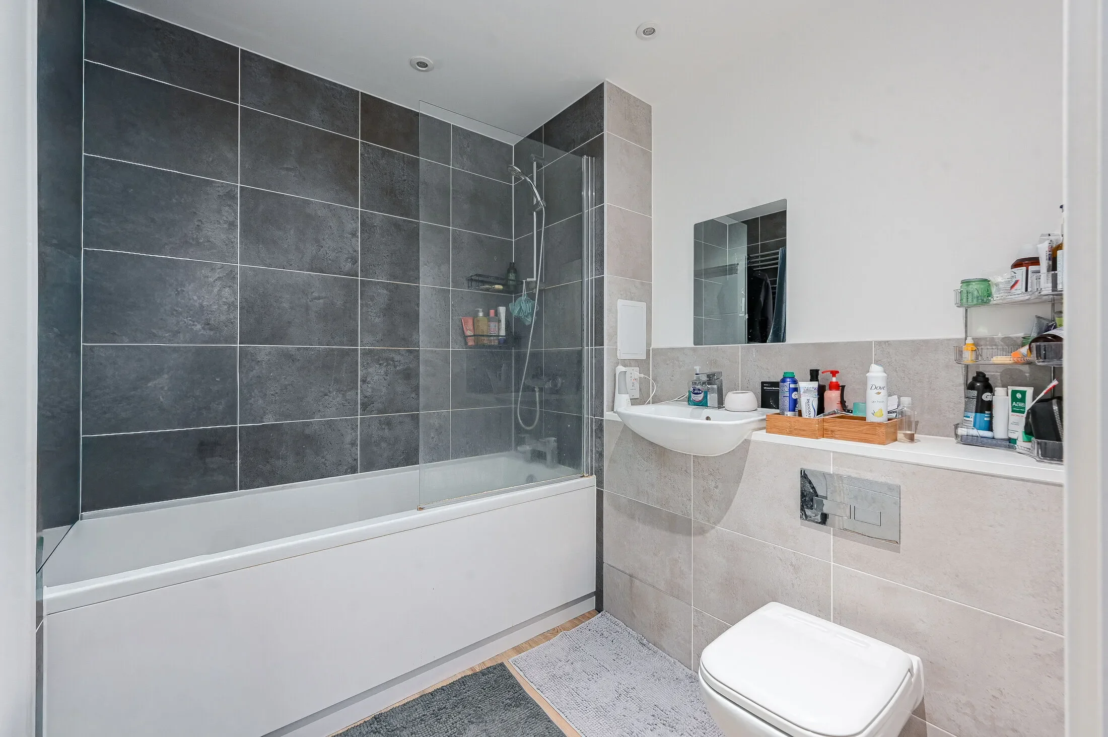 Flat Hickman Walk in Greater London