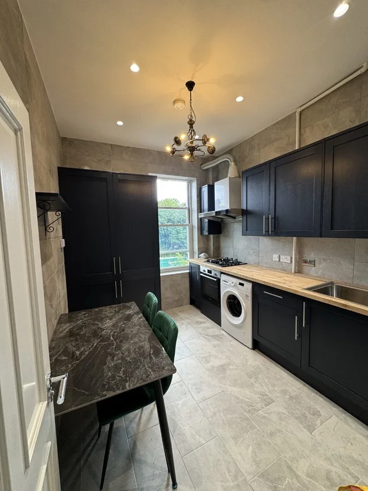 Flat West Cromwell Road in Greater London