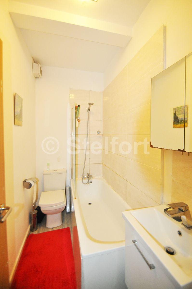 Flat Ospringe Road in Greater London