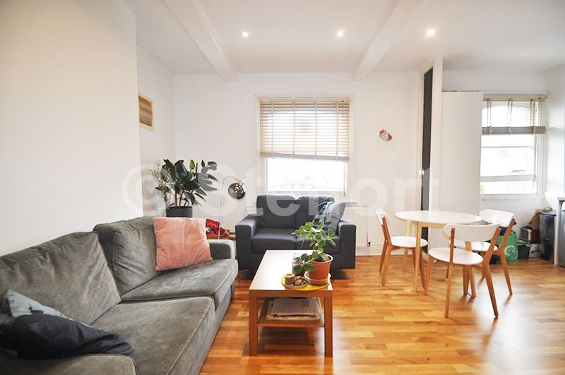 Flat Ospringe Road in Greater London
