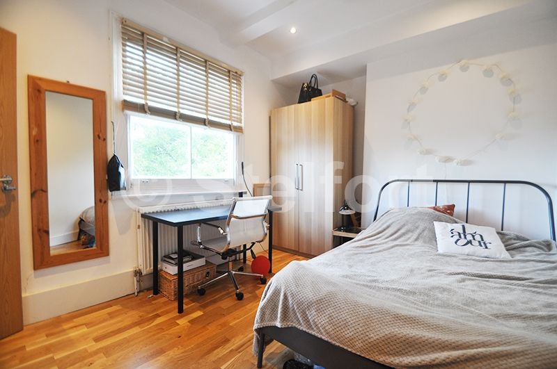 Flat Ospringe Road in Greater London
