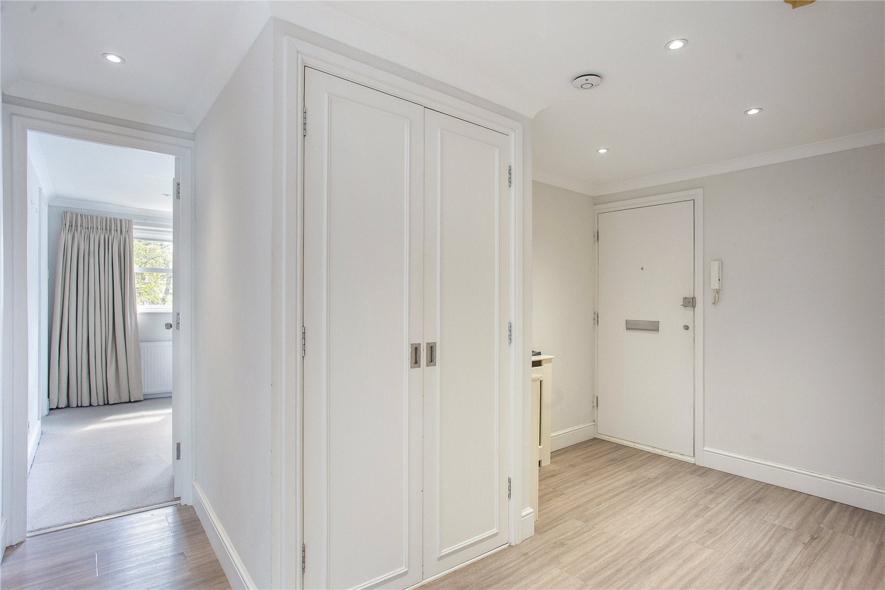 Flat Thorney Crescent in Greater London