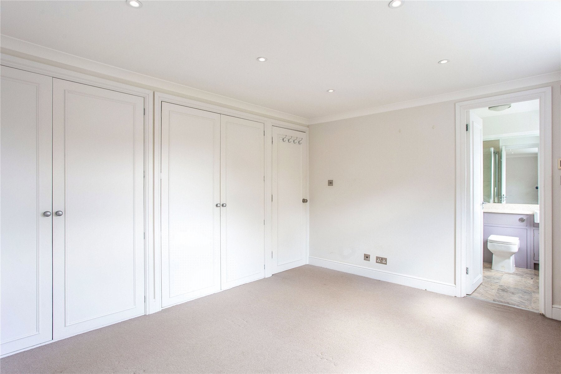 Flat Thorney Crescent in Greater London