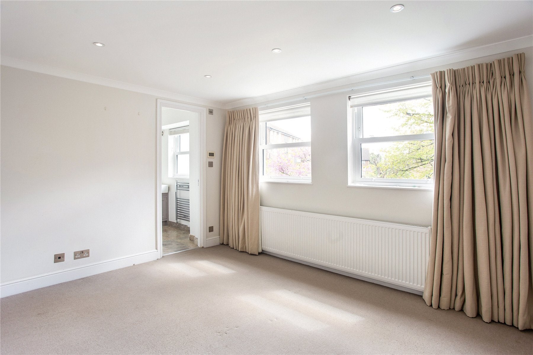 Flat Thorney Crescent in Greater London