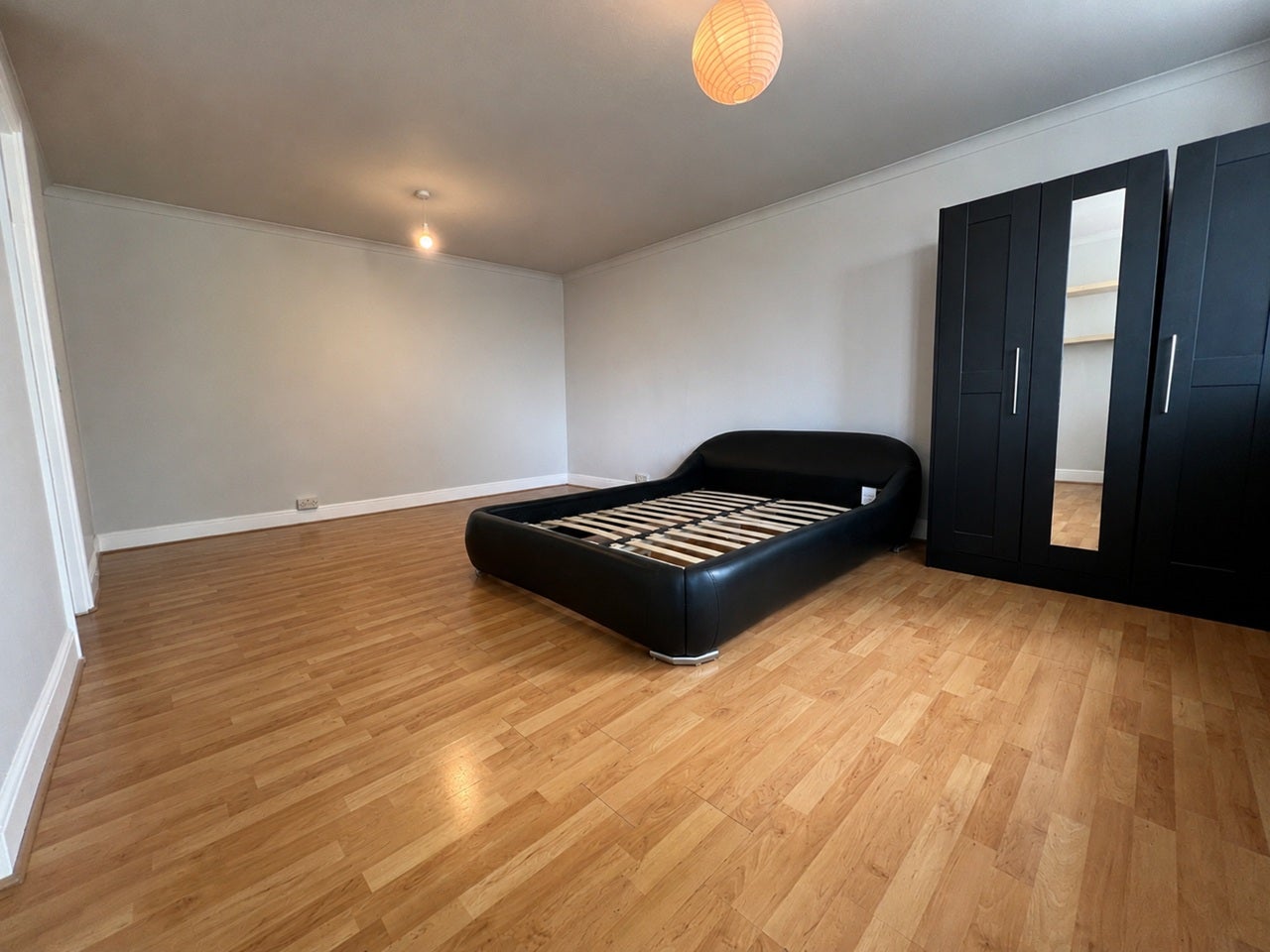 Flat Brownhill Road in Greater London