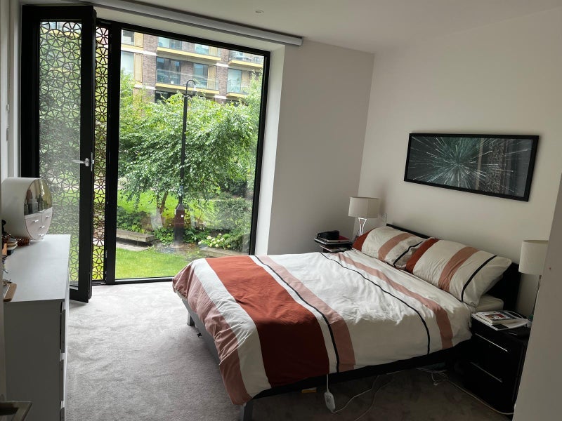 Room Royal Crest Avenue in Greater London