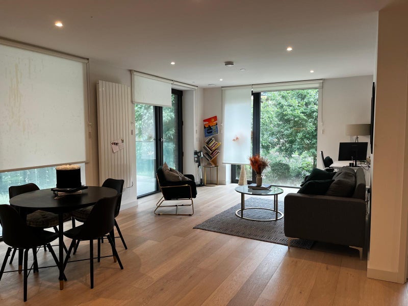 Room Royal Crest Avenue in Greater London