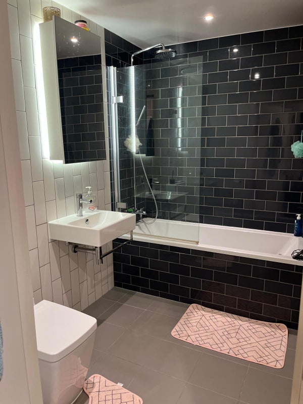 Room Royal Crest Avenue in Greater London