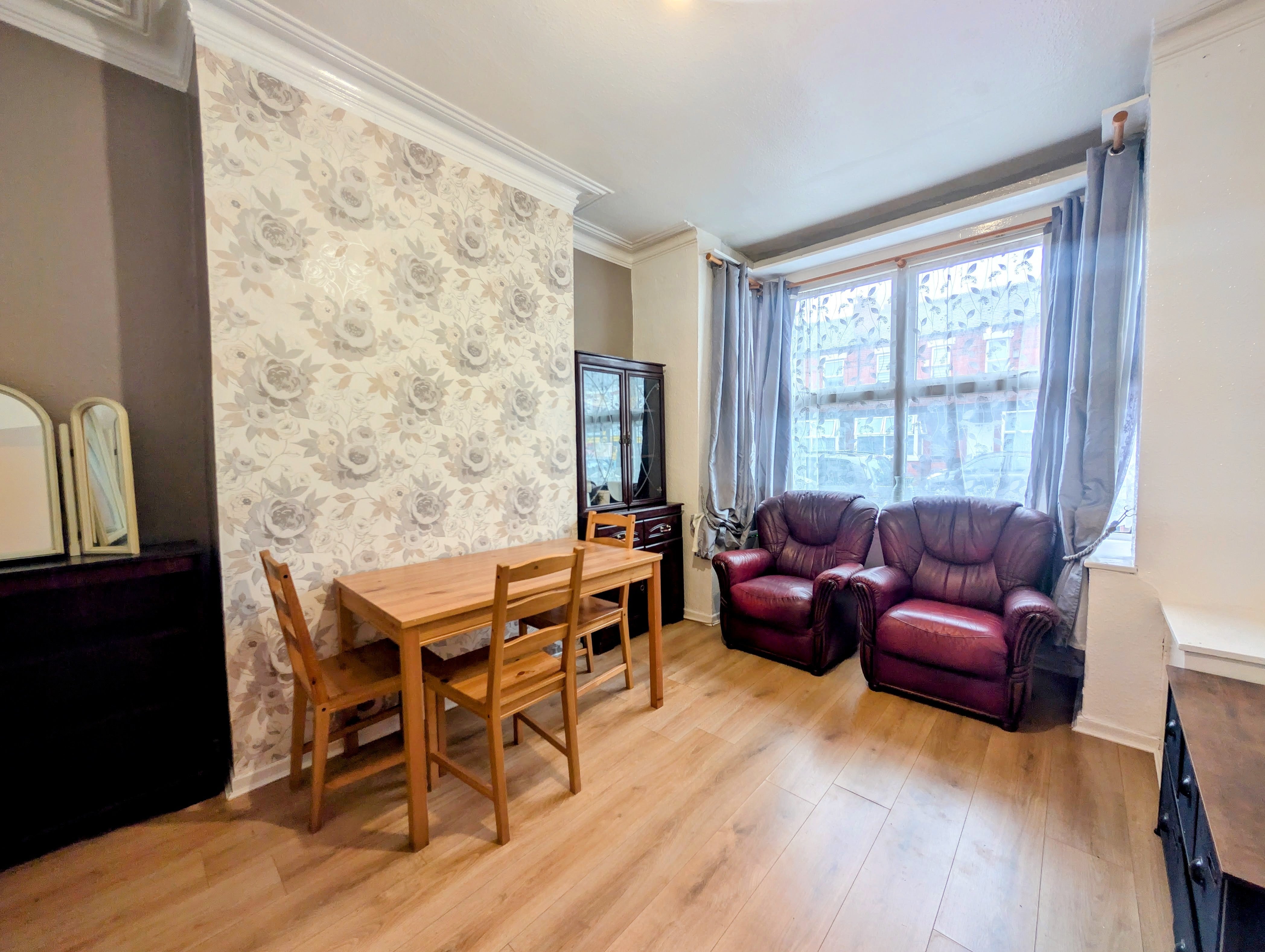 Flat Claremont Road in Manchester