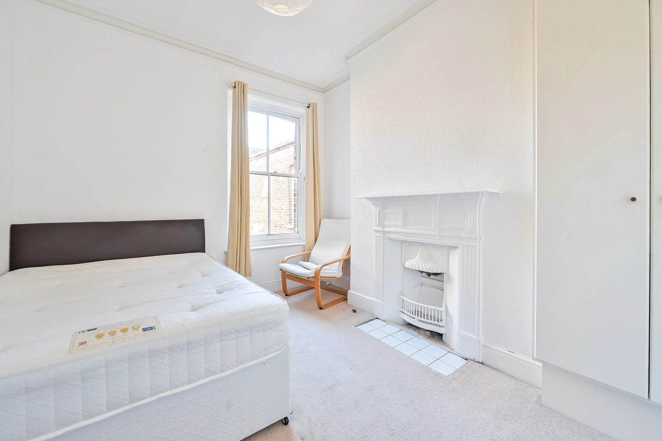 Flat Mowll Street in Greater London