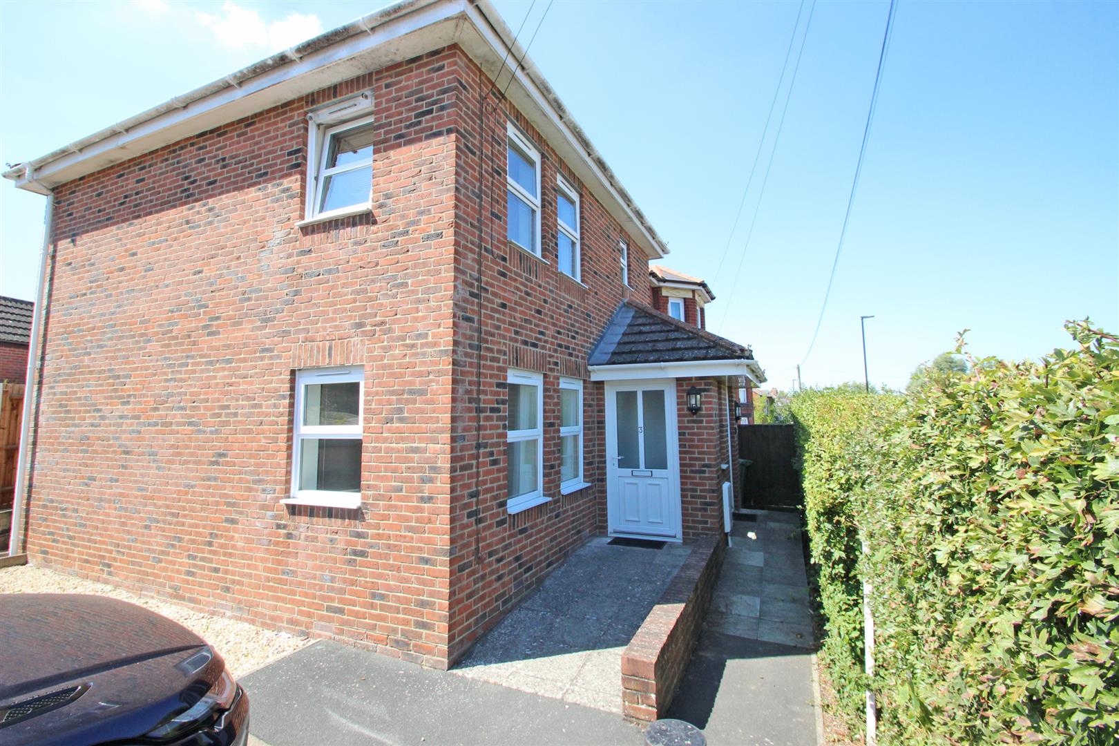 Flat Parkhurst Road in Newport
