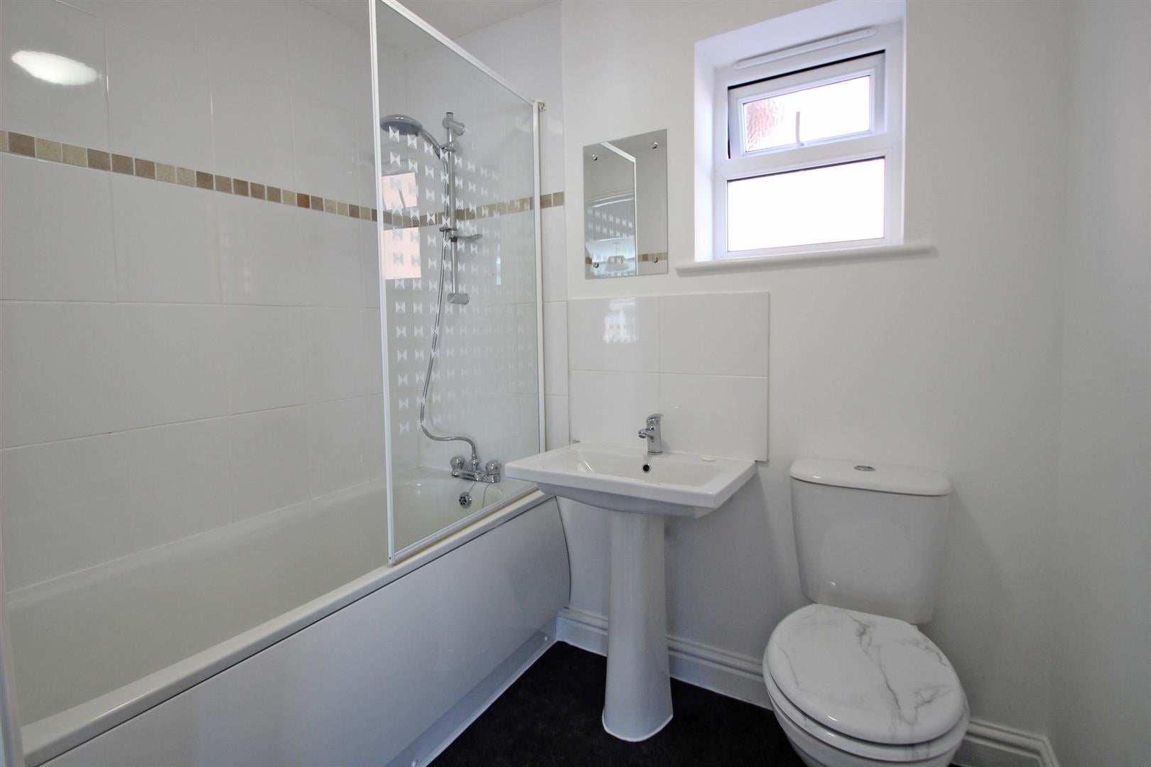 Flat Parkhurst Road in Newport