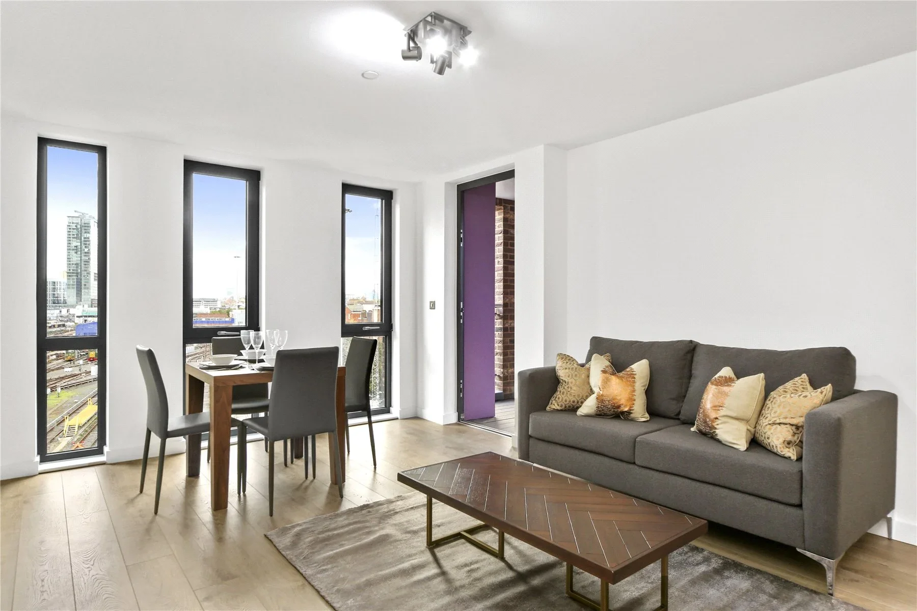 Flat Williamsburg Plaza in Greater London