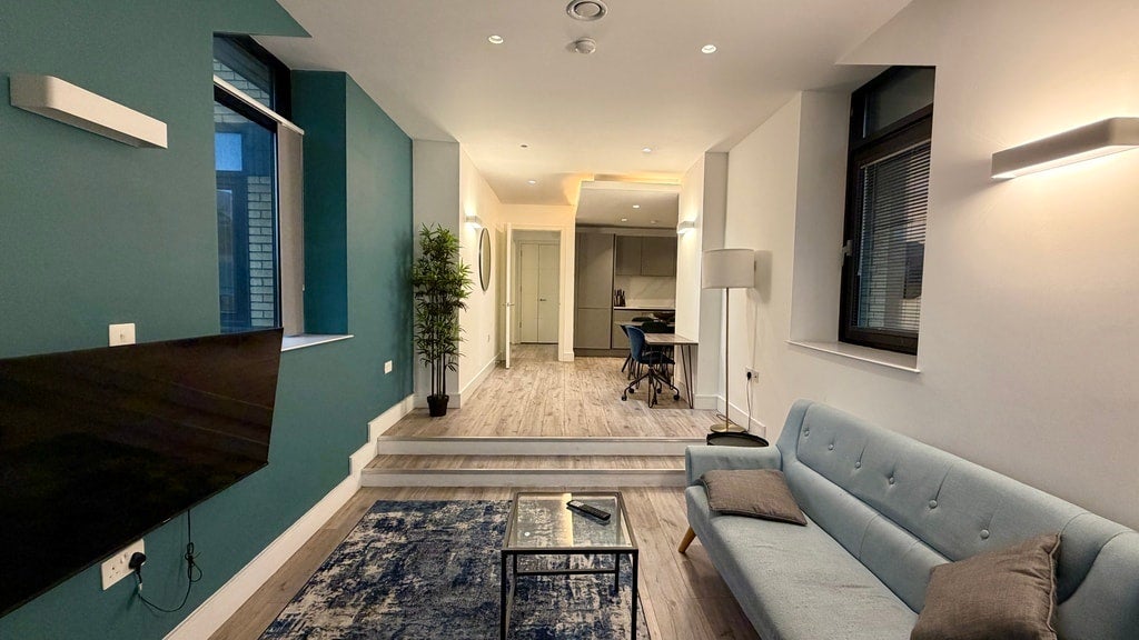 Flat Harlequin Avenue in Greater London