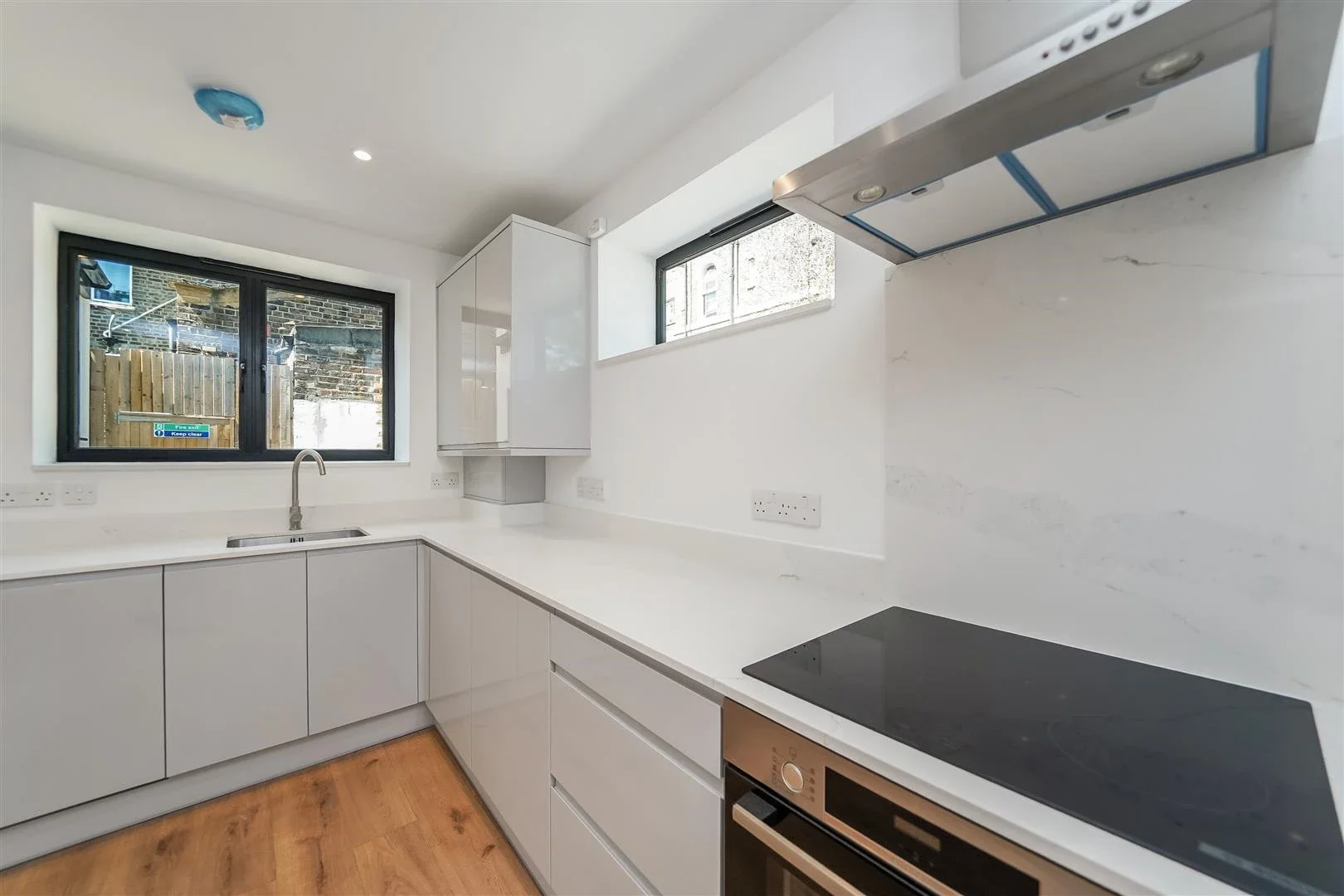 House Pellatt Grove in Greater London