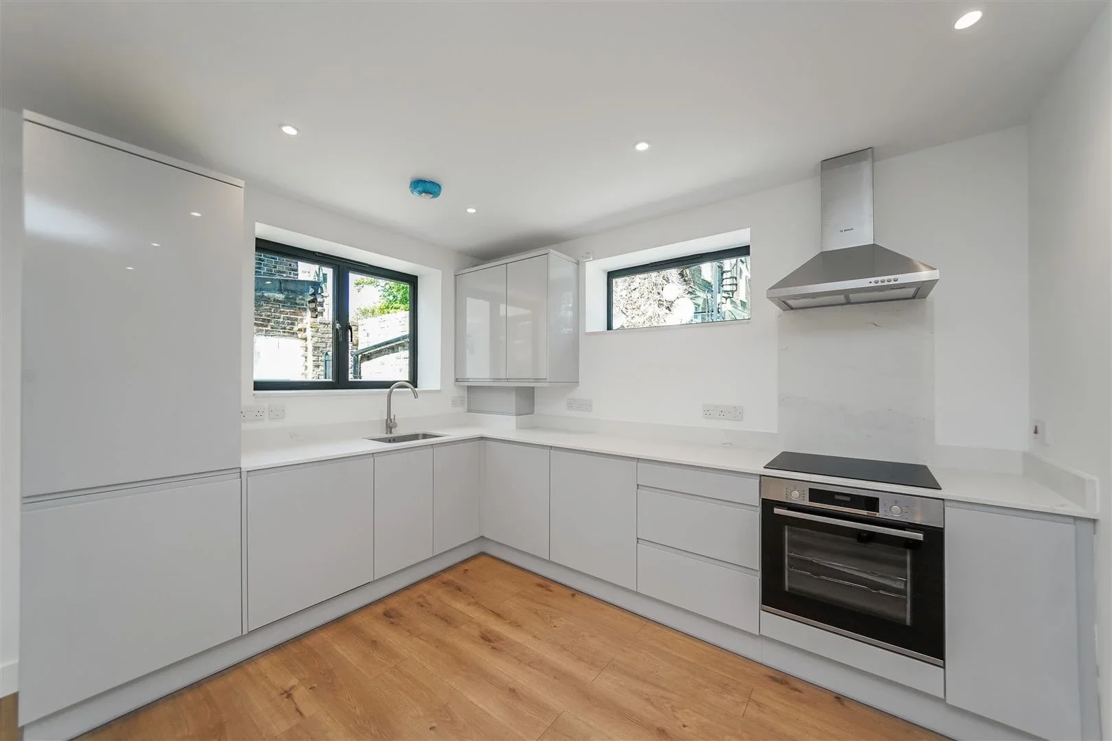 House Pellatt Grove in Greater London