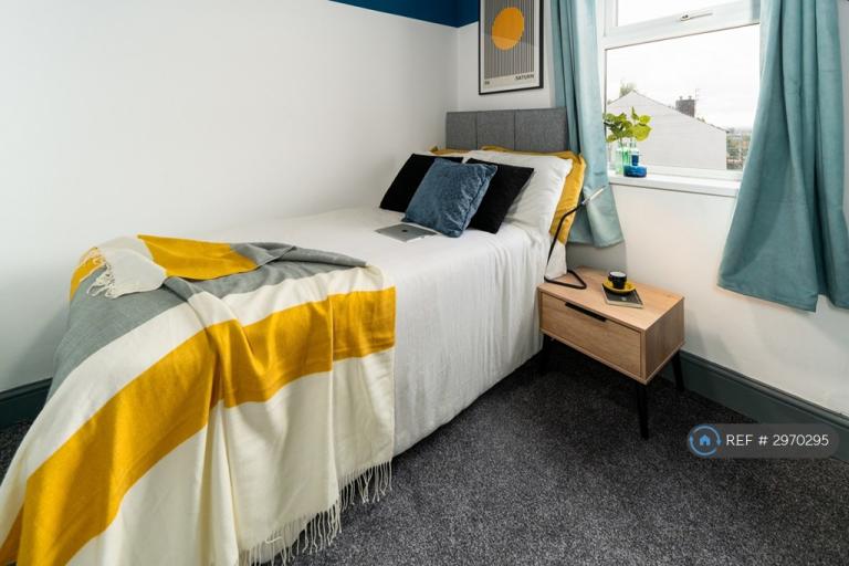 Room Chorley Road in Salford