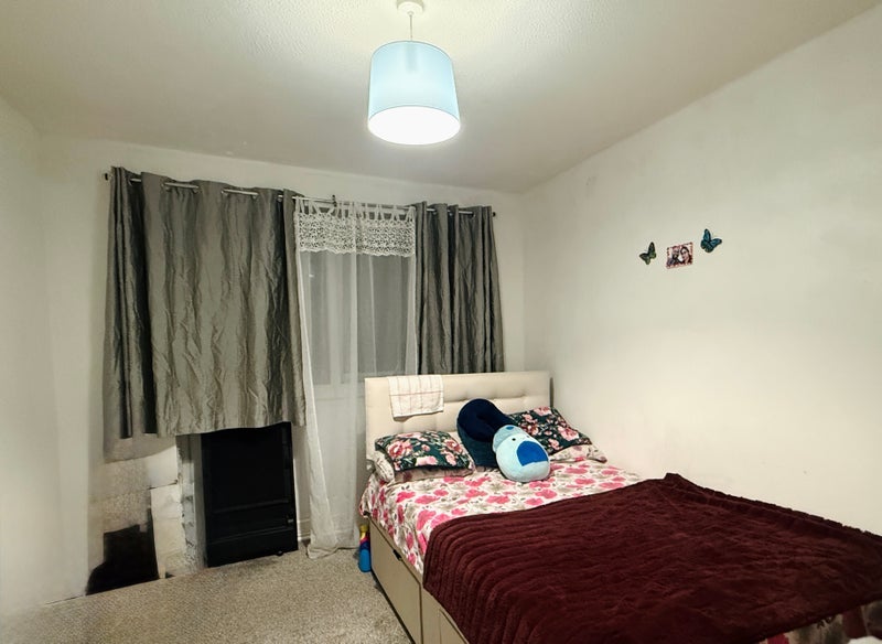 Flat Forsythia Close in Chelmsford