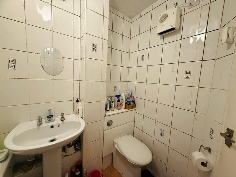 Flat Forsythia Close in Chelmsford