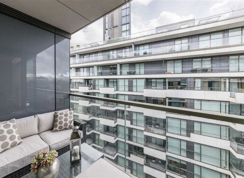 Flat Duchess Walk in Greater London