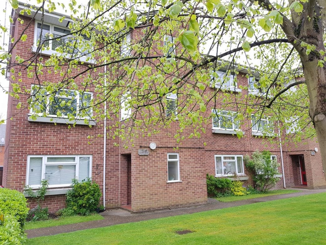 Flat Boundary Road in Newbury