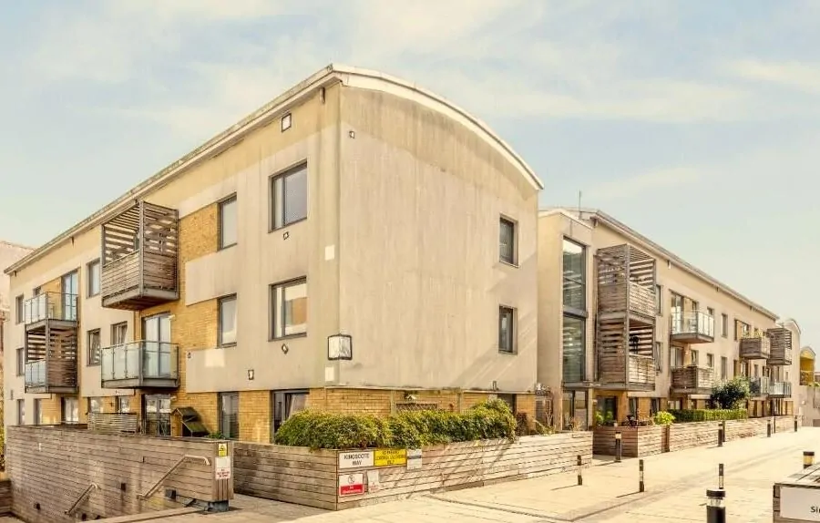 Flat Kingscote Way in Brighton