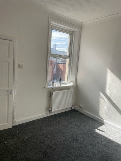 Flat Rayleigh Grove in Gateshead