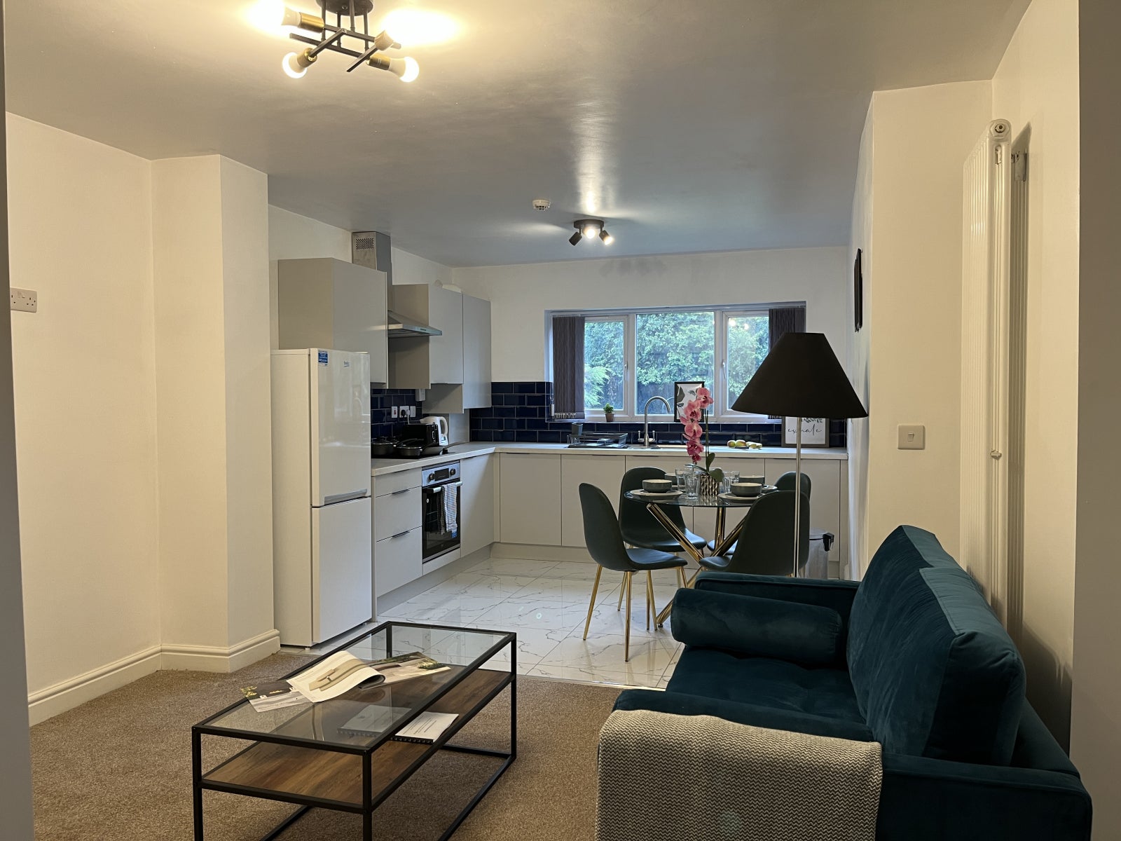 Flat Sutton Court Road in Greater London