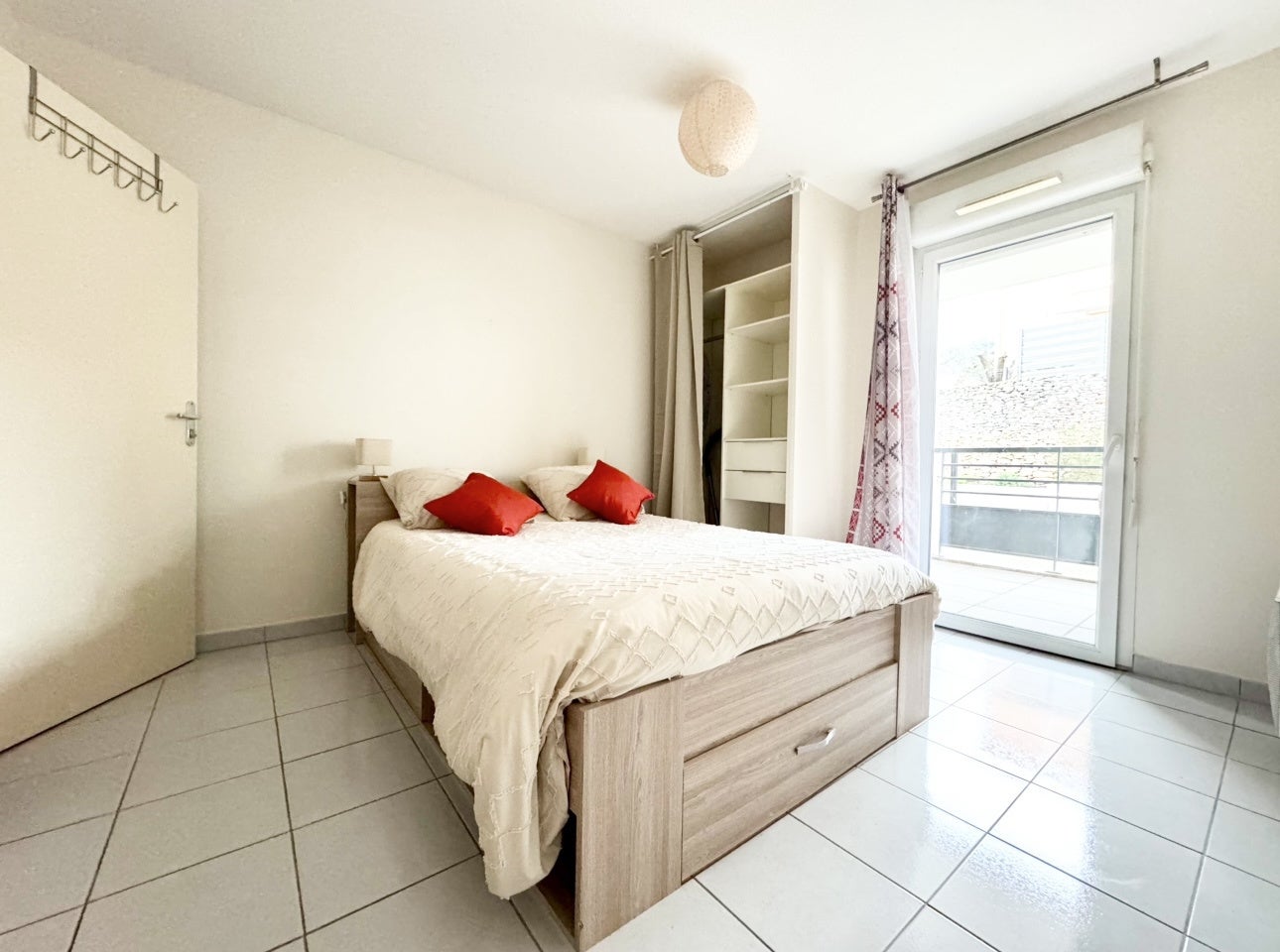 Flat Rue Edmond Rostand in Nîmes