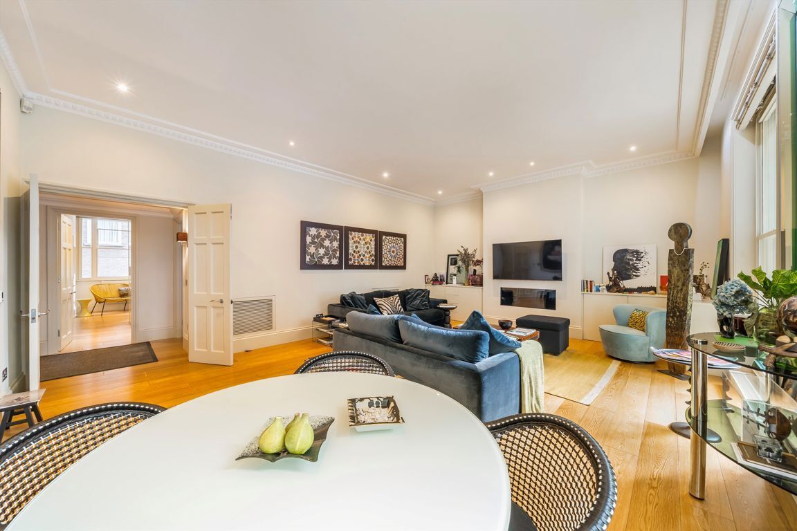 Flat Hyde Park Square in City of Westminster