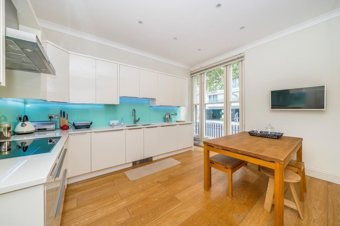 Flat Hyde Park Square in City of Westminster