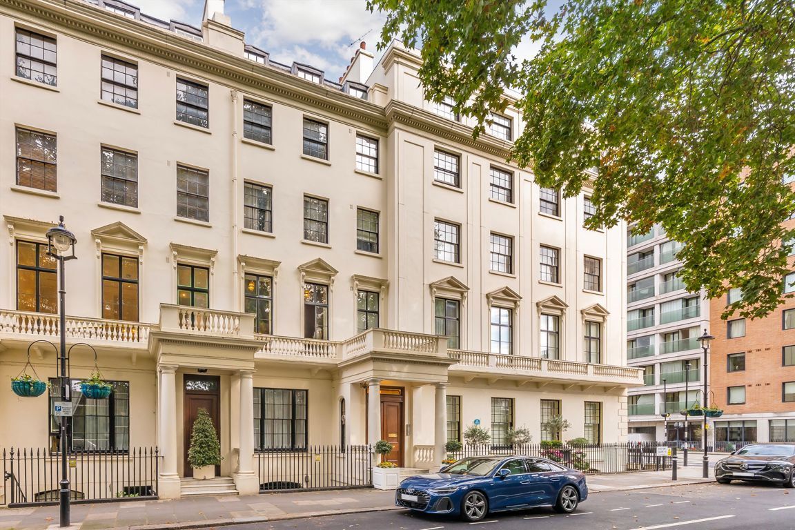 Flat Hyde Park Square in City of Westminster